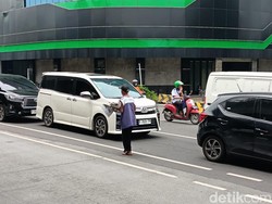 Cuma Segini Untung Loper Koran di Era Digital