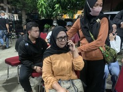 Tangis Ibu Korban Kebakaran Terra Drone, Coba Hubungi HP Anaknya Tapi Tak Aktif