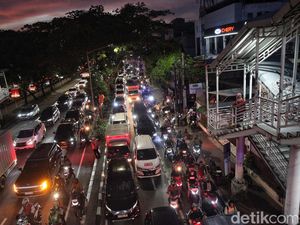 Potret Kemacetan Parah Imbas Kebakaran di Jakpus