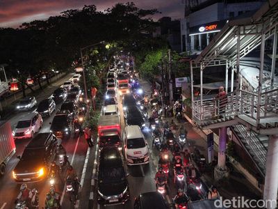 Potret Kemacetan Parah Imbas Kebakaran di Jakpus