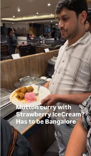 Pria Ini Ngambil Es Krim Stroberi Campur Kari Domba, Gimana Rasanya?+