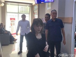 Selebgram Tipu Ratusan Orang di Gresik Tampil Hedon saat Diperiksa Polisi