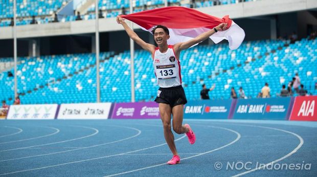 Robi Syianturi, pembawa bendera Indonesia di Opening Ceremony SEA Games 2025 . (Dok. NOC Indonesia)