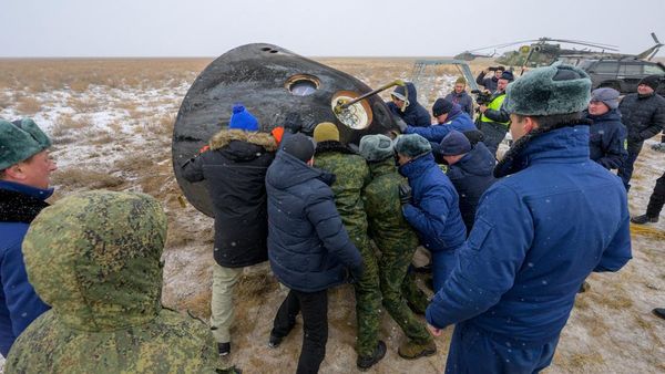 Soyuz Bawa Pulang Tiga Awak ISS Setelah 245 Hari Mengorbit Bumi