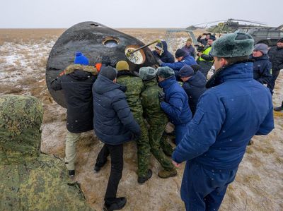 Soyuz Bawa Pulang Tiga Awak ISS Setelah 245 Hari Mengorbit Bumi