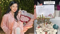 Titi Kamal Rayakan Ultah di Rumah, Dapat Banyak Kue Cantik!