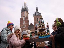 7 Perayaan Natal Unik di Berbagai Negara, Ada yang Rayakan pada Januari