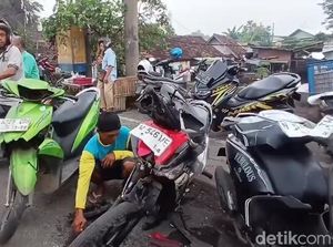 Truk Tabrak Deretan Motor Parkir di Pasar Gondanglegi Pasuruan, 2 Luka
