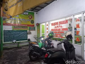 Warung di Surabaya Gratiskan Makan untuk Mahasiswa Sumatera Korban Banjir