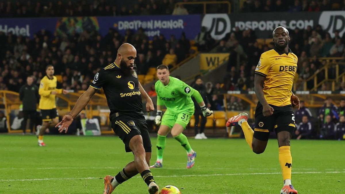 Gol Bryan Mbeumo jadi kunci kemenangan MU di kandang Wolverhampton. (REUTERS/Phil Noble)