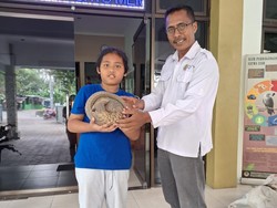 Serahkan Trenggiling Temuan ke BKSDA Jogja, Ini Alasan Mulia Bocah Sleman