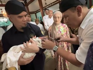 Momen Ahmad Dhani-Mulan Adopsi Bayi Siti Aminah, Gelar Pengajian Gunting Rambut