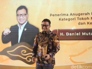Daniel Mutaqien Raih Figur Akselerator Kemajuan di detikJabar Awards 2025