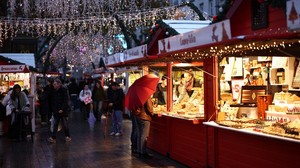 Dingin Menyergap, Pengunjung Nikmati Kemeriahan Natal Nantes