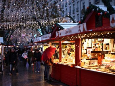 Dingin Menyergap, Pengunjung Nikmati Kemeriahan Natal Nantes
