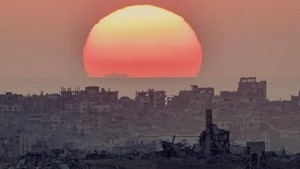 Melihat Langit Gaza yang Indah di Atas Kota yang Terluka