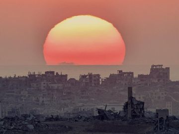 Melihat Langit Gaza yang Indah di Atas Kota yang Terluka