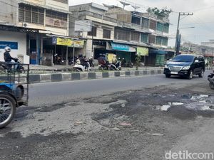 Jalan Mandala Medan Rusak Parah, Warga Kesal Pemkot Hanya Lakukan Tambal Sulam