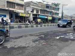 Jalan Mandala Medan Rusak Parah, Warga Kesal Pemkot Hanya Lakukan Tambal Sulam