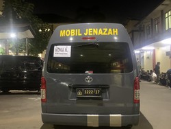 Tangis Keluarga Jemput Jenazah Ibu Hamil Korban Kebakaran Gedung Terra Drone