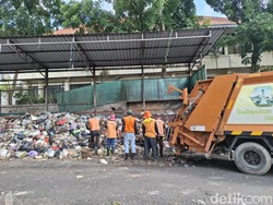 Hasto Janji Semua Depo Sampah Jogja Bersih Hari Ini, Ternyata...