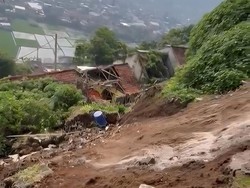 Longsor di Ciparay Bandung Timbun 6 Rumah, Puluhan Warga Mengungsi