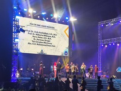 Natalius Pigai Anugerahi 6 Orang Jadi Tokoh HAM: Ada Jimly-Hariman Siregar