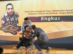 Senyum Bahagia Engkus Guru Tanpa Batas