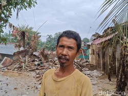 Fahmi Gelisah 5 Hari Nunggu Kabar Keluarga Usai Terpisah Banjir Aceh Tamiang