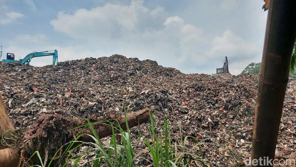 Miris! Potret Gunungan Sampah TPA Nyaris Timbun Rumah Warga Serpong