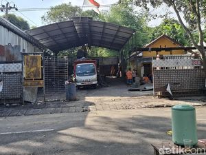 Hasto Target 2.000 Ton Sampah di Jogja Diangkut ke Piyungan Sebelum Natal