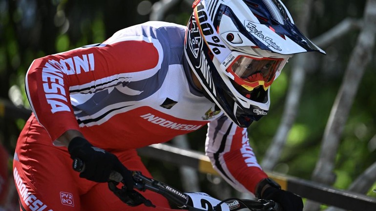 Indonesia kembali menunjukkan kekuatan di cabang balap sepeda pada gelaran SEA Games 2025. Pada nomor downhill yang digelar di Khao Kheow Open Zoo Bang Phra, Si Racha, Chon Buri, Thailand, Rabu (10/12/2025). ANTARA FOTO/Nova Wahyudi