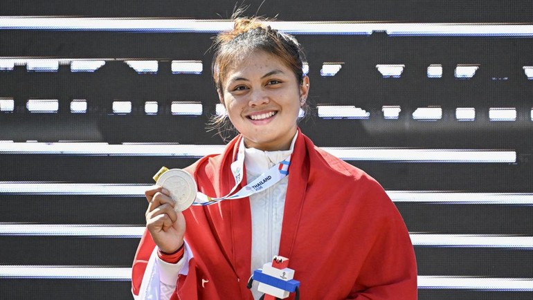 Riska Amelia Agustina berhasil mengamankan perak. Medali emas diraih atlet Thailand Vipavee Deekaballes yang mencatatkan waktu 3 menit 3 detik, sementara rekan senegaranya, Kanokrat Ritthidet, mengamankan perunggu dengan waktu 3 menit 6 detik. ANTARA FOTO/Nova Wahyudi