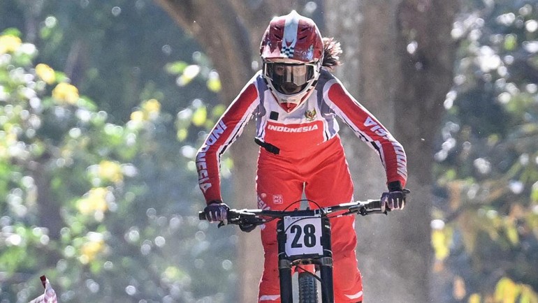 Dua raihan perak yang dipersembahkan oleh Rendy Varera Sanjaya dan Riska Amelia Agustina ini mengukuhkan konsistensi Indonesia di nomor downhill SEA Games. ANTARA FOTO/Nova Wahyudi