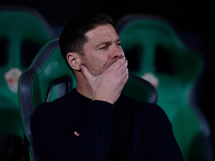 Soccer Football - LaLiga - Elche v Real Madrid - Estadio Manuel Martinez Valero, Elche, Spain - November 23, 2025 Real Madrid coach Xabi Alonso before the match REUTERS/Pablo Morano