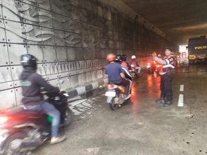 Video: Semen Tumpah di Underpass Mampang, Polisi Kirim Water Cannon