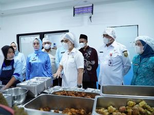 Wamendukbangga Tinjau Program Makan Bergizi Gratis di Palembang
