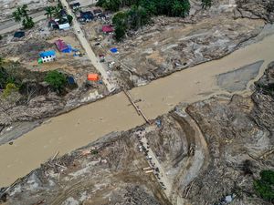 Jalan-Jembatan Rusak Parah, Banjir Sumatera Tinggalkan Tagihan Rp 51 Triliun