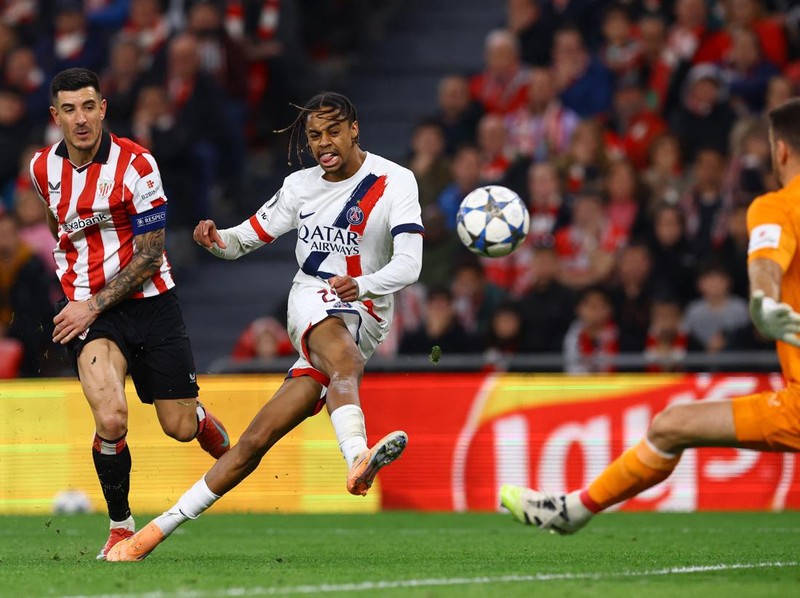 Soccer Football - UEFA Champions League - Athletic Bilbao v Paris St Germain - San Mames, Bilbao, Spain - December 10, 2025 Paris St Germain's Bradley Barcola shoots at goal REUTERS/Albert Gea