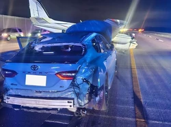Pesawat Jatuh Timpa Mobil di Jalan Raya