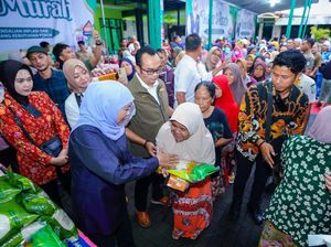 Cara Gubernur Khofifah Stabilkan Harga Bahan Pokok Jelang Nataru