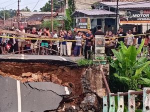 Video: Jembatan di Prabumulih Sumsel Ambruk, 1 Anggota Polisi Terluka