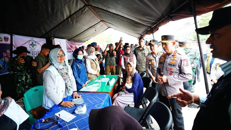 Kapolri Sidak Dapur Umum & Posko Medis Pengungsi di Aceh Tengah