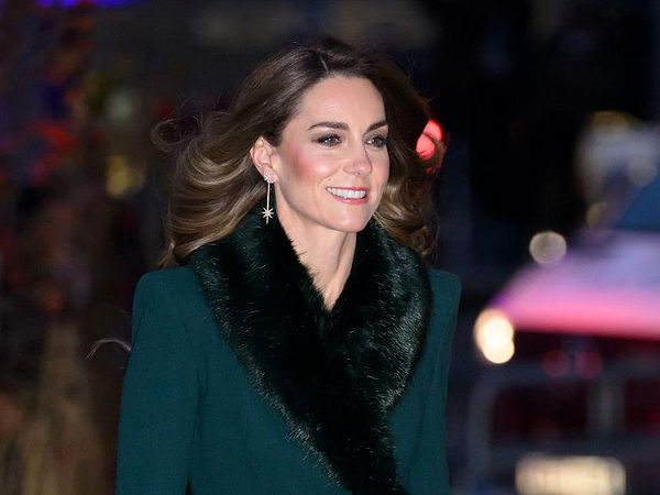 Pesona Kate Middleton di Acara Christmas Carol, Anggun Pakai Baju Lama
