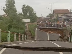 Jembatan Muara Dua di Prabumulih Ambruk, Akses Warga Terganggu