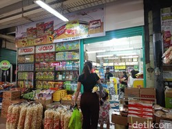 Penjualan Kue Kering di Pasar Atom Masih Lesu Jelang Nataru