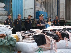 Pemerintah Buka Opsi Sumbangkan Baju Thrifting Ilegal ke Korban Bencana