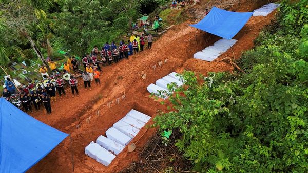 Mereka yang Tewas Diterjang Banjir Bandang dan Dimakamkan Tanpa Nama