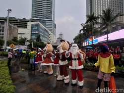 Video Pramono Buka Christmas Carol Colossal, Ajak Doakan Korban Terra Drone