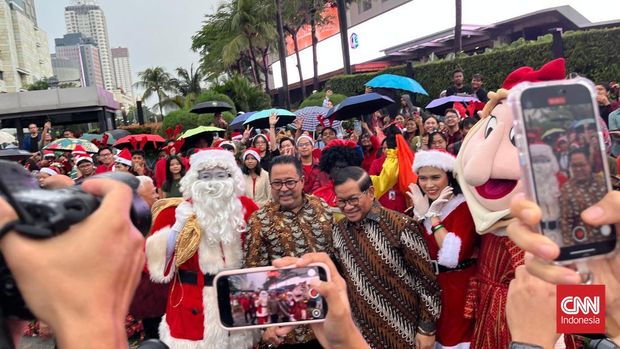 Kickoff rangkaian natal 2025 yang digelar Pemprov DKI di Bundaran HI, Jakarta, Kamis (11/12). (CNNIndonesia/Yogi Anugrah)
